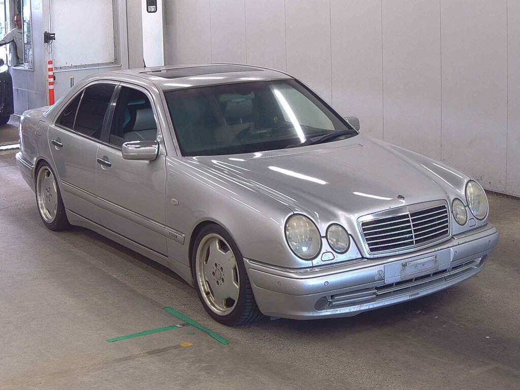 AMG E-Class 2001 z aukcji japońskiej