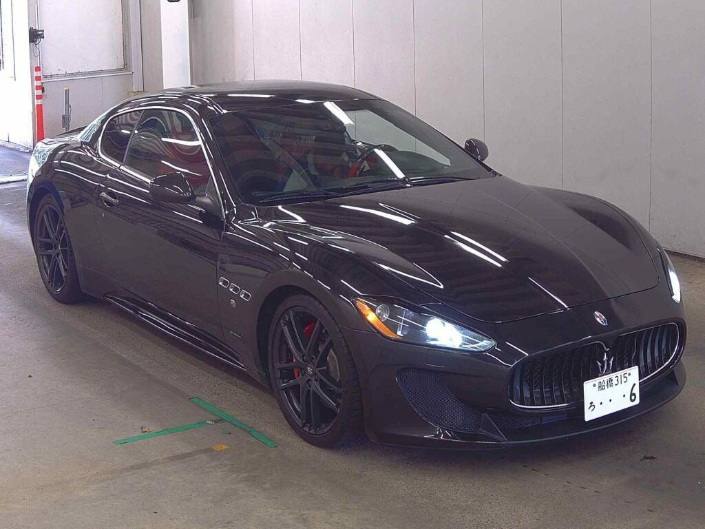 Maserati Granturismo 2011 z aukcji japońskiej