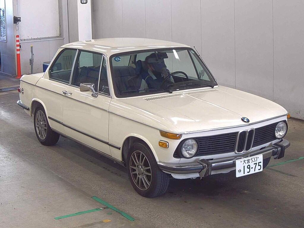 BMW 2002 1975 z aukcji japońskiej