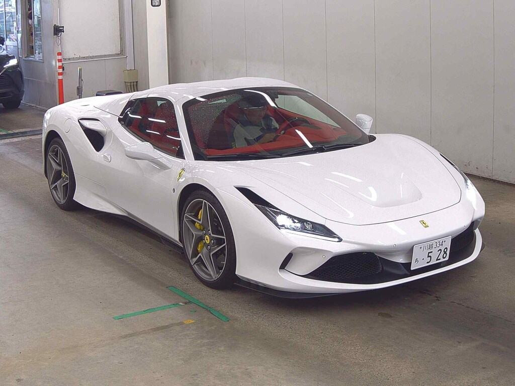 Ferrari F8 Spider 2021 z aukcji japońskiej