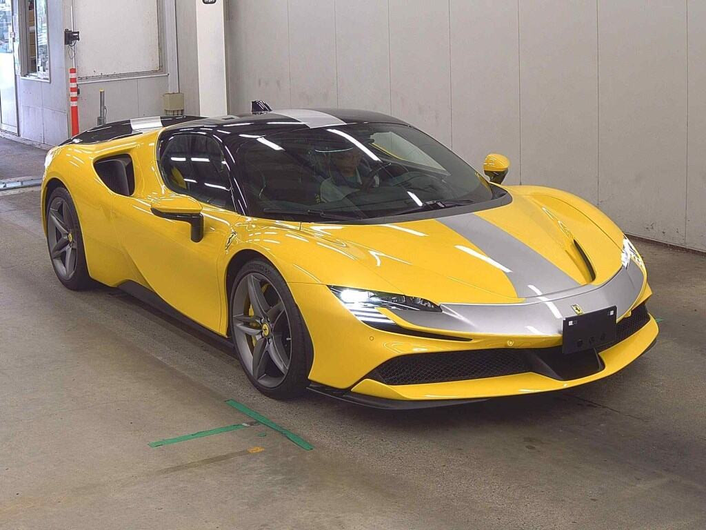Ferrari SF90 Stradale 2021 z aukcji japońskiej