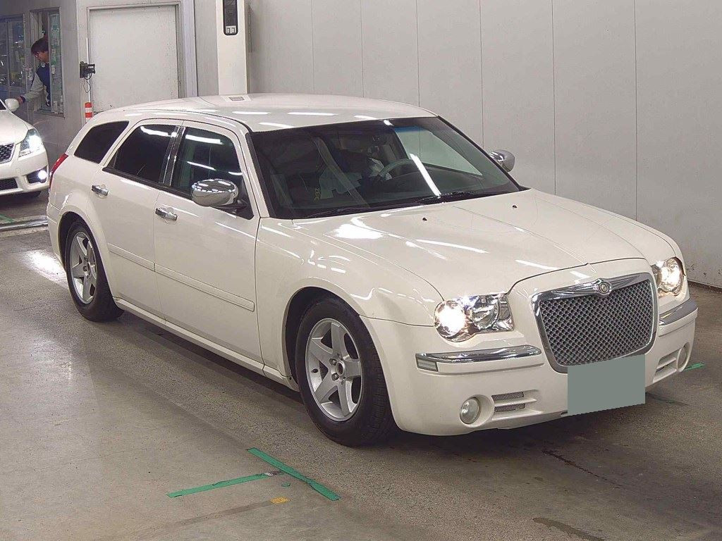 Dodge Magnum 2010 z aukcji japońskiej