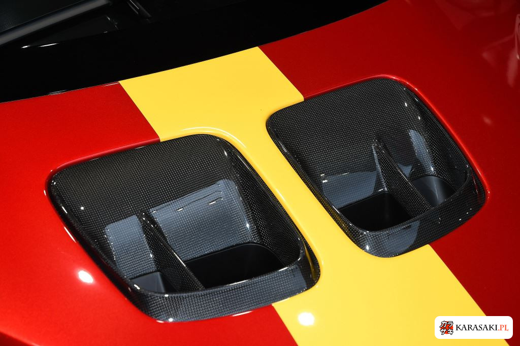 2025 Ferrari SF90 Stradale 4WD 10