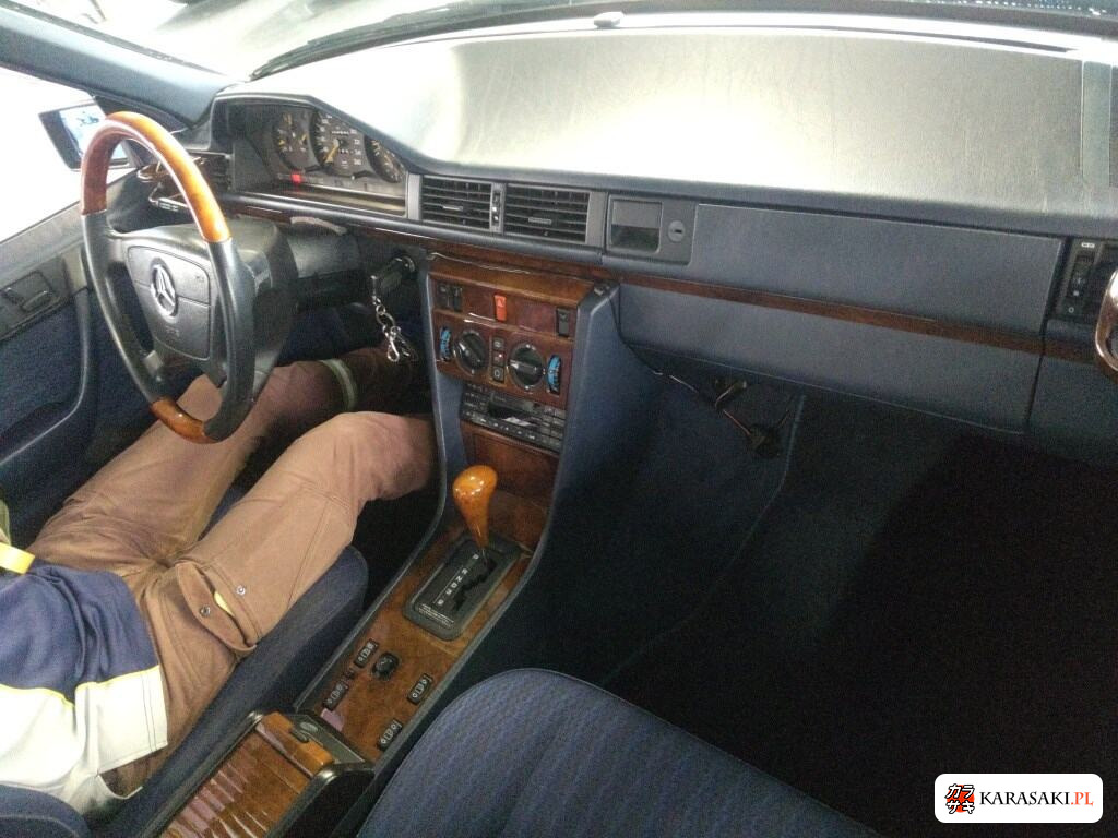 1992 Mercedes-Benz Medium Class 4D 320E 5