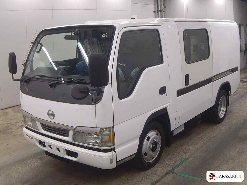 2004 Nissan AKR81EAV 3
