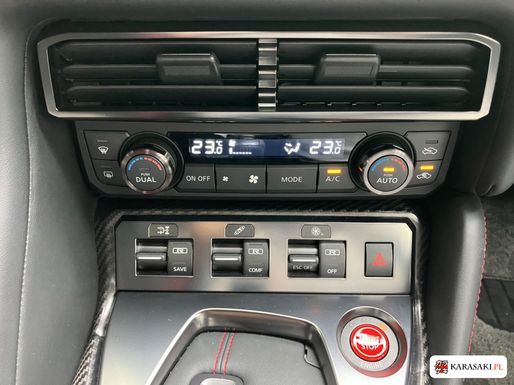 2025 Nissan GT-R 4WD Black Edition 8