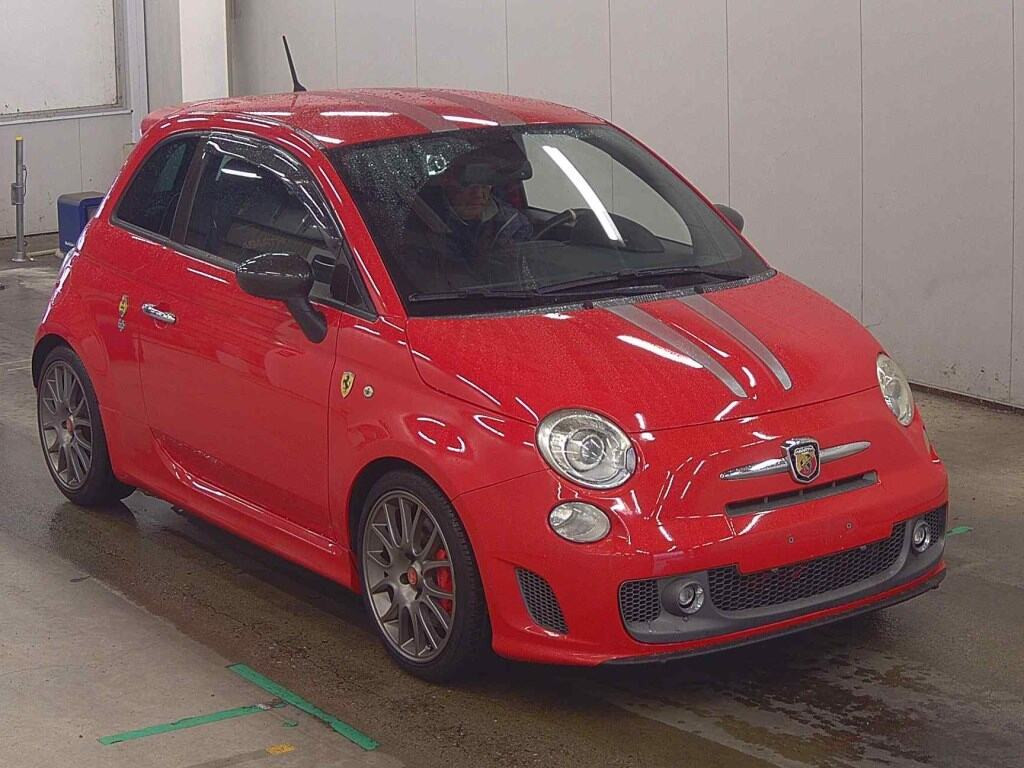 Abarth 695 Tributo Ferrari 2011 z aukcji japońskiej