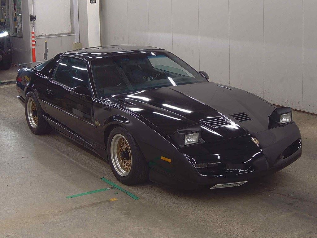Pontiac Firebird 1990 z aukcji japońskiej