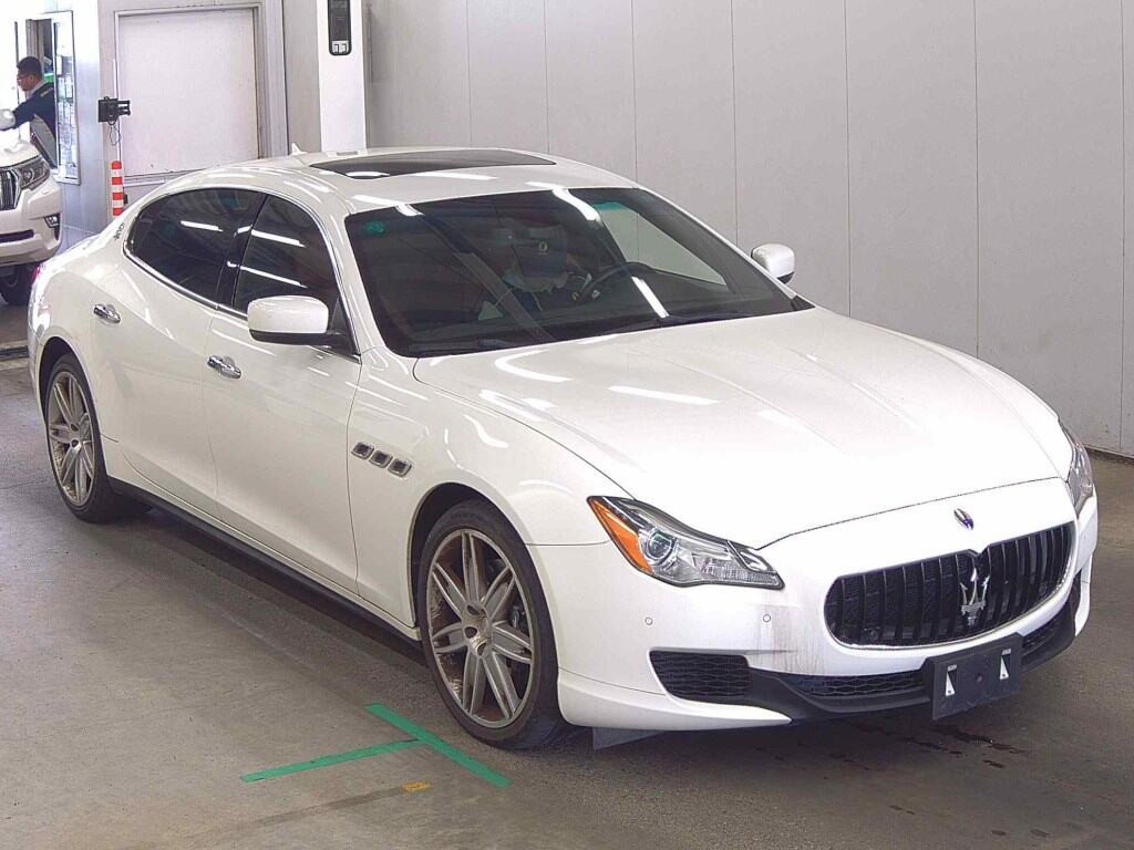 Maserati Quattroporte 2015 z aukcji japońskiej