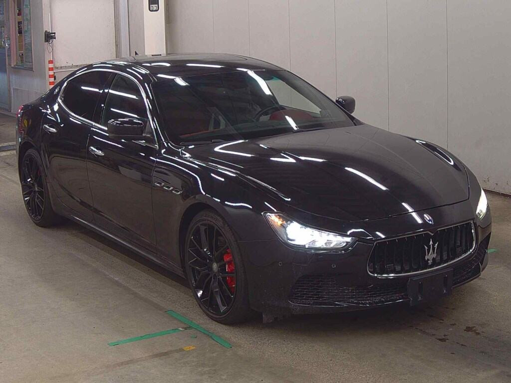 Maserati Ghibli 2015 z aukcji japońskiej