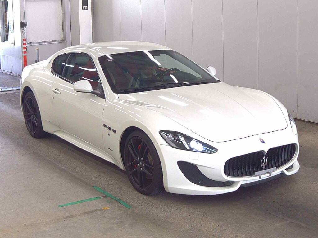 Maserati Granturismo 2017 z aukcji japońskiej