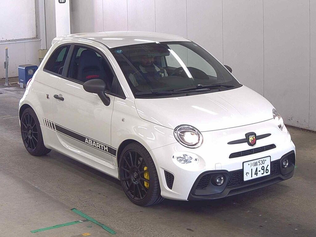 Abarth 695 2024 z aukcji japońskiej