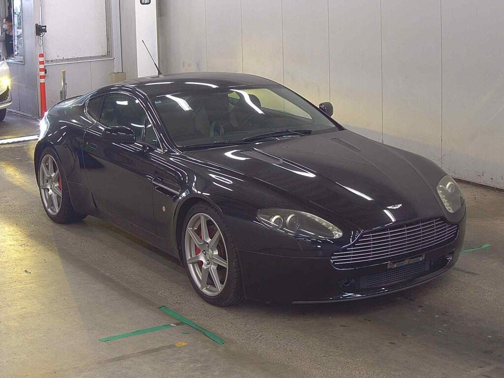 Aston Martin V8 Vantage 2006 z aukcji japońskiej