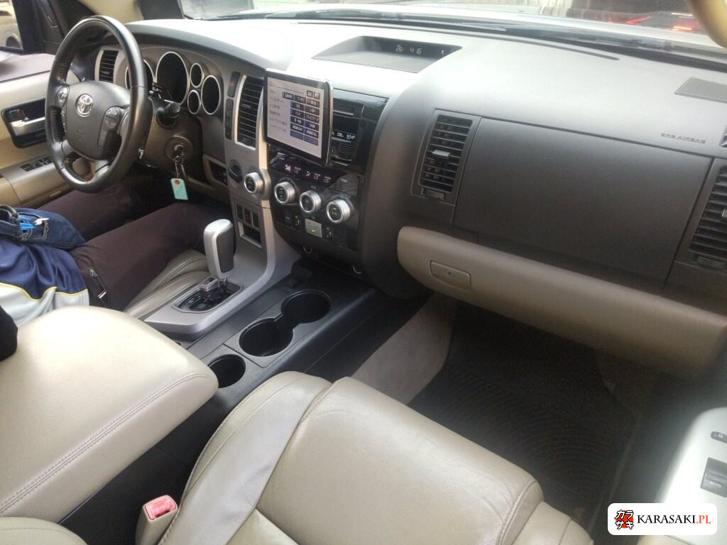 2010 America Toyota Sequoia 5D Limited 5