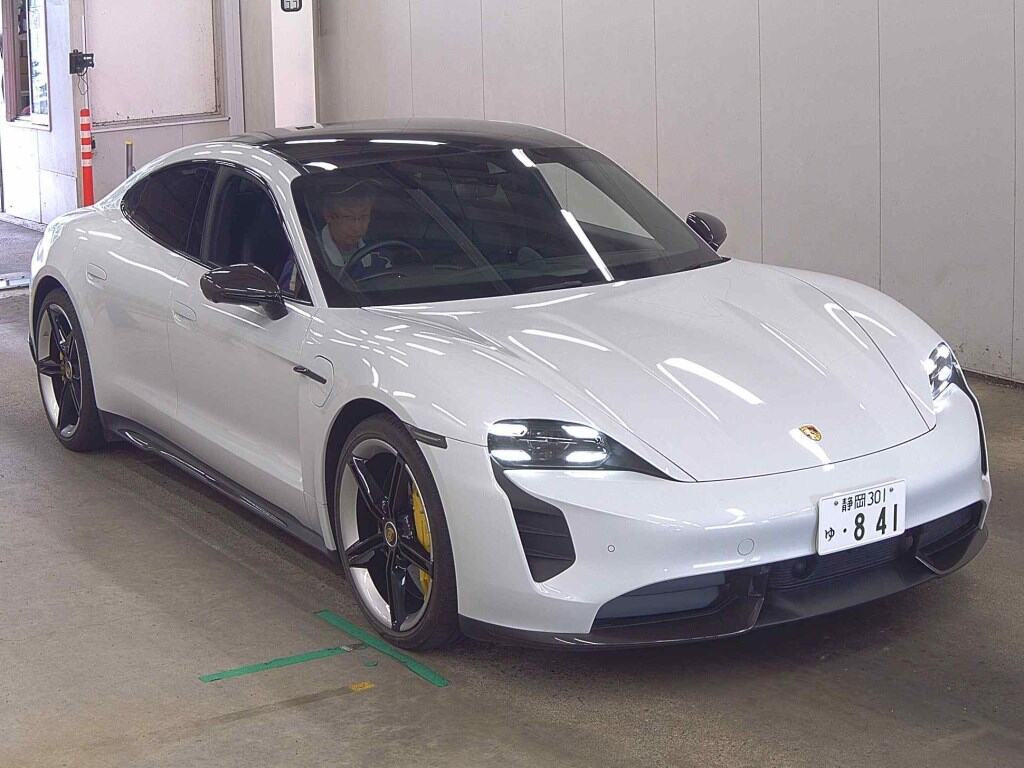 Porsche Taycan 2021 z aukcji japońskiej