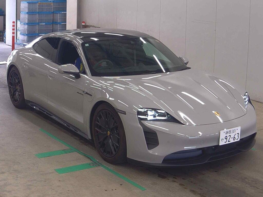 Porsche Taycan 2022 z aukcji japońskiej