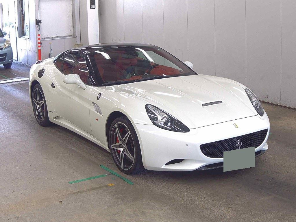 Ferrari California 30 2013 z aukcji japońskiej