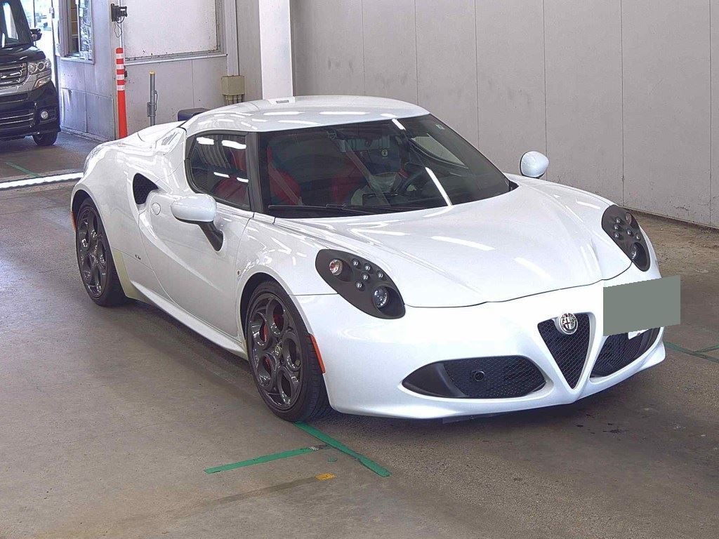 Alfa Romeo 4C 2015 z aukcji japońskiej
