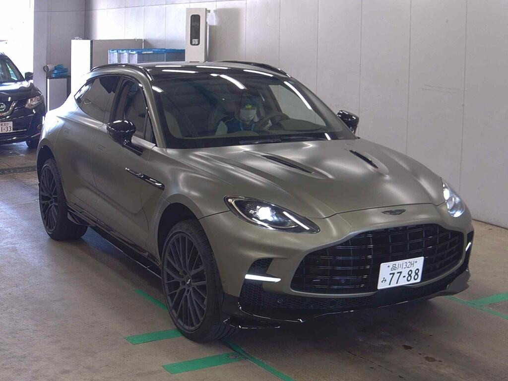 Aston Martin DBX 2025 z aukcji japońskiej