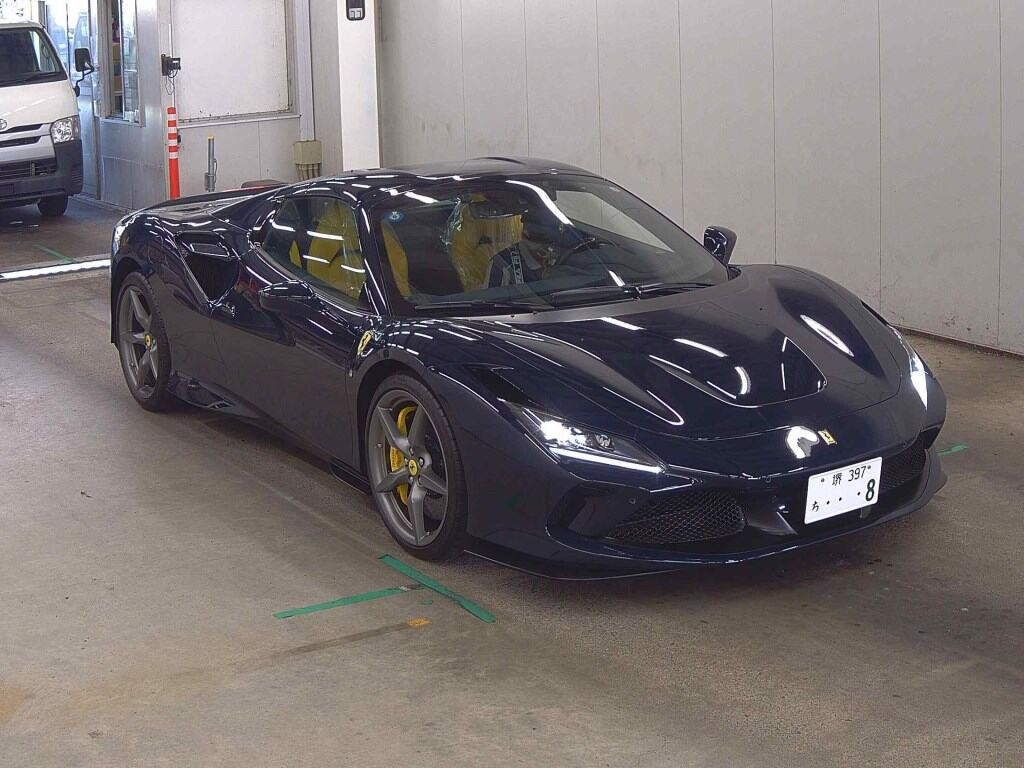 Ferrari F8 Spider 2023 z aukcji japońskiej