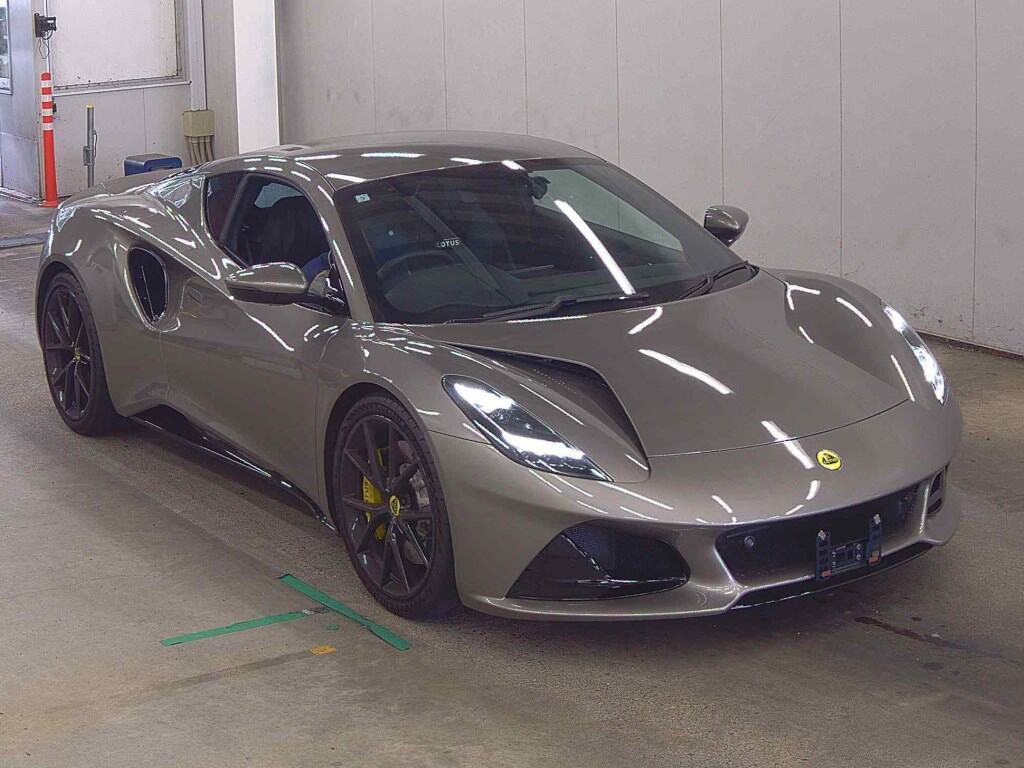 Lotus Emira 2023 z aukcji japońskiej