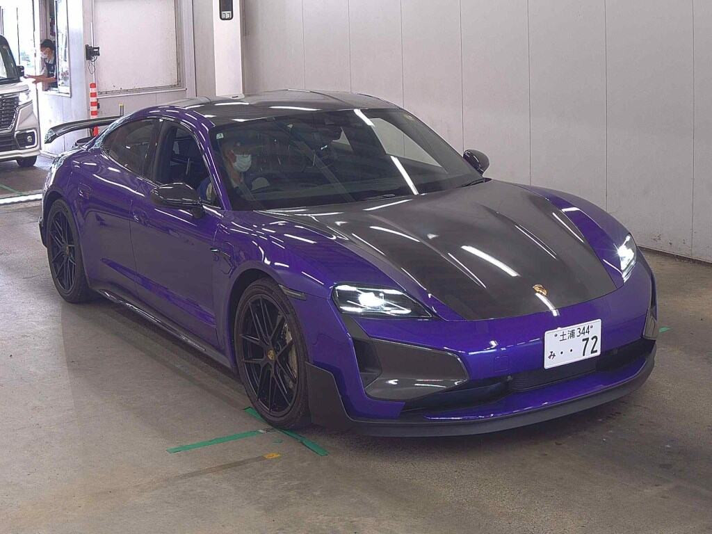 Porsche Taycan 2025 z aukcji japońskiej