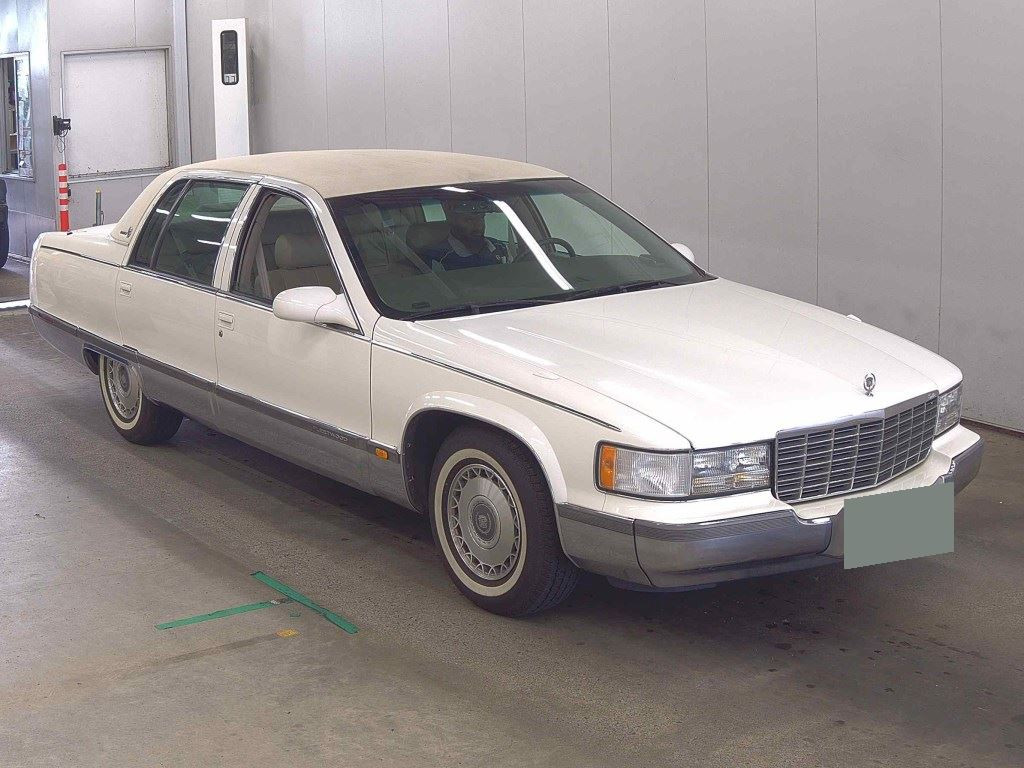 Cadillac 2005 z aukcji japońskiej