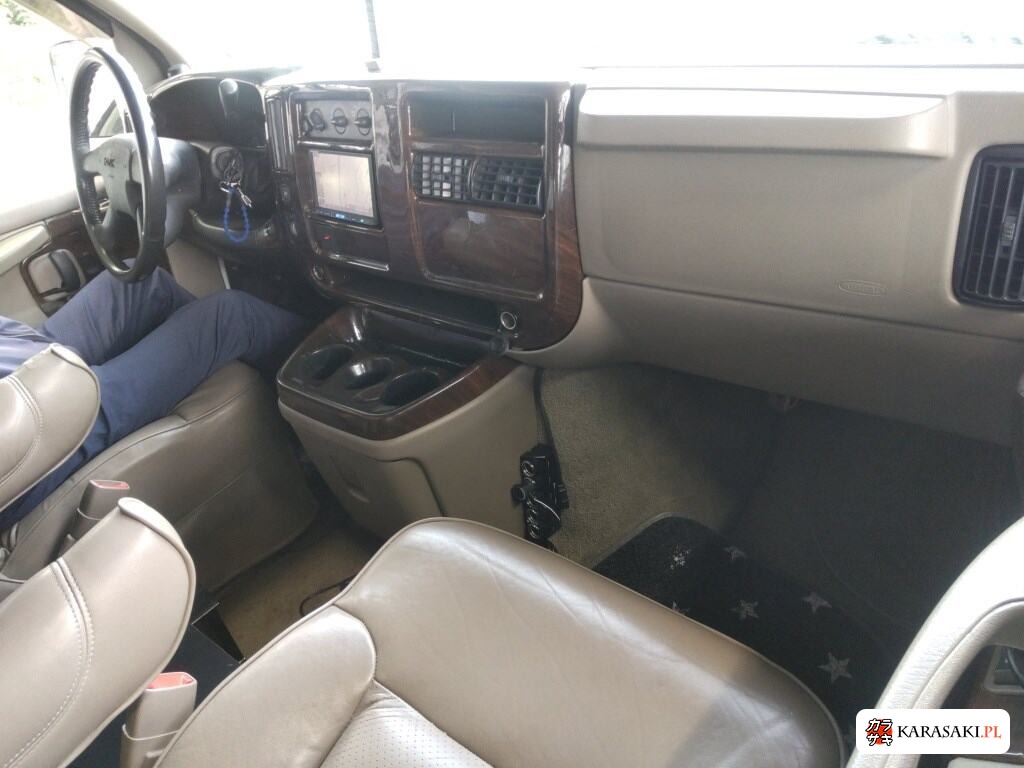 2010 GMC Savana 4D 5
