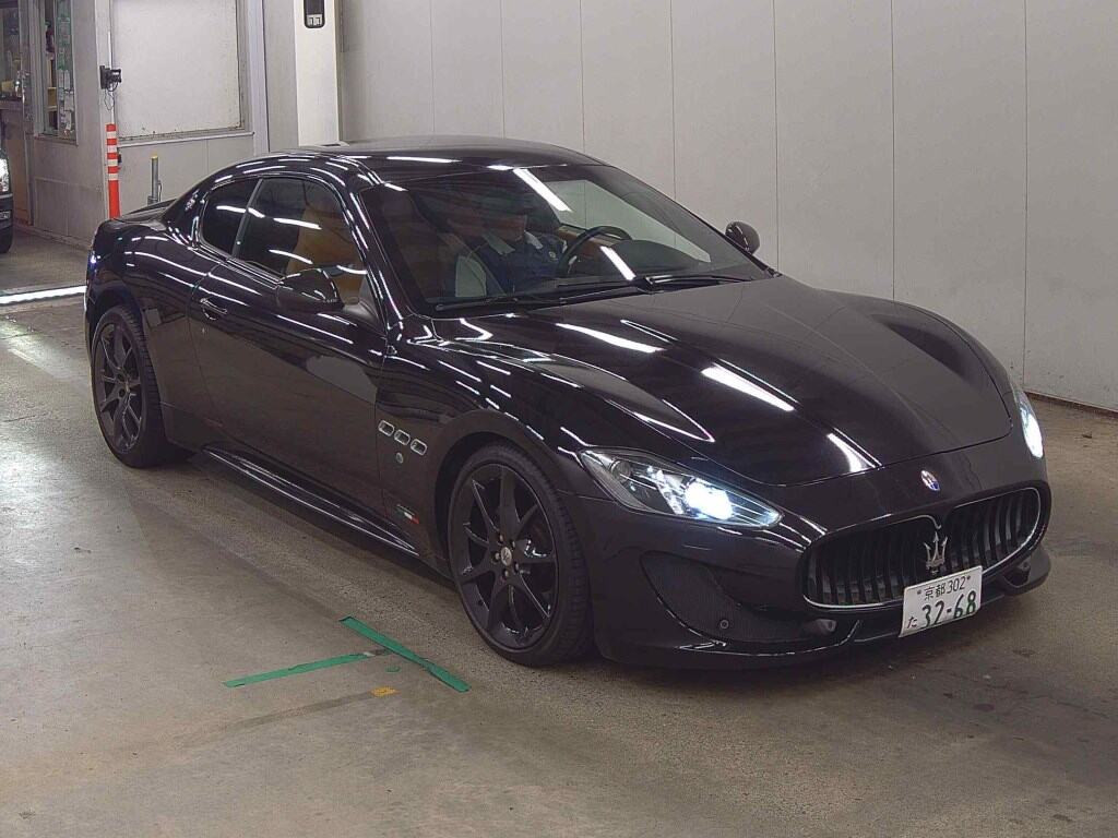 Maserati Granturismo 2013 z aukcji japońskiej