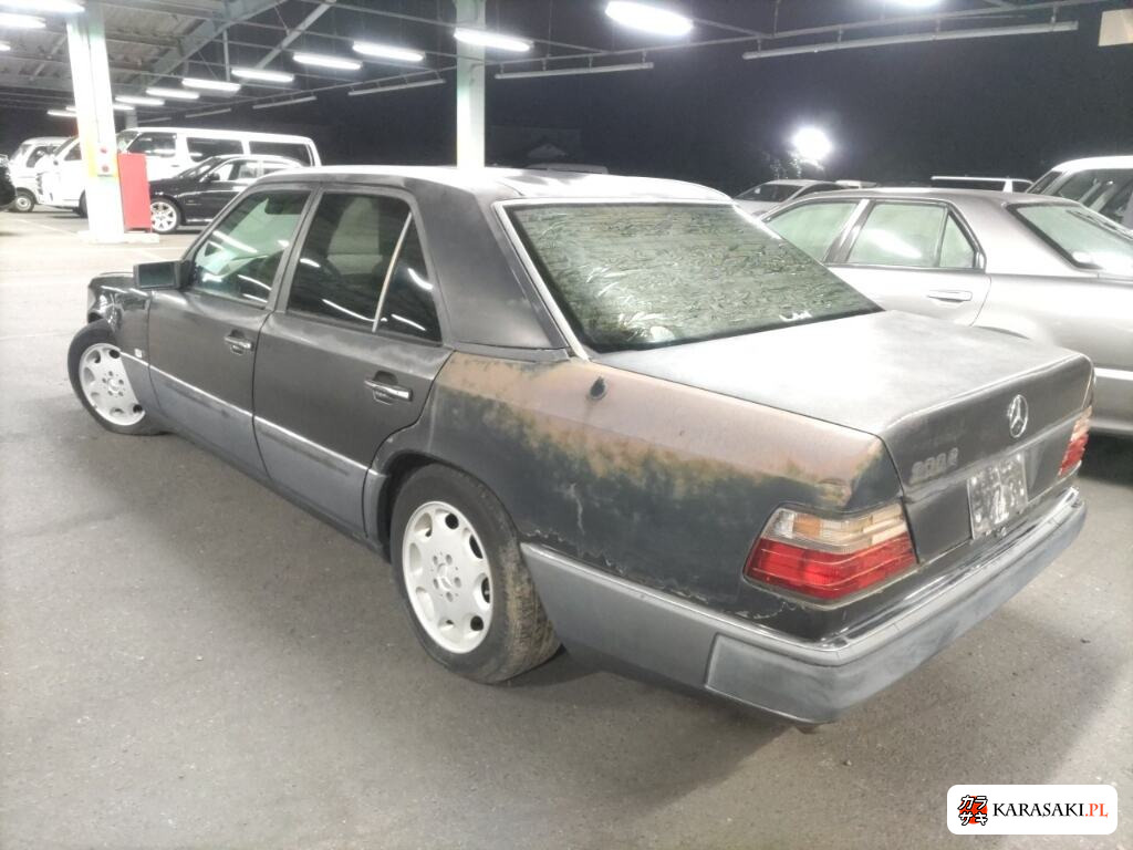 1992 Mercedes-Benz Medium Class 4D 300E 2