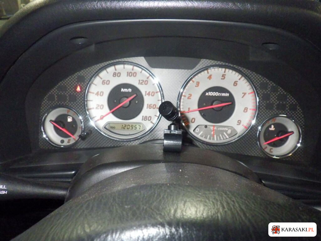 Nissan Skyline 2000 z aukcji japońskiej