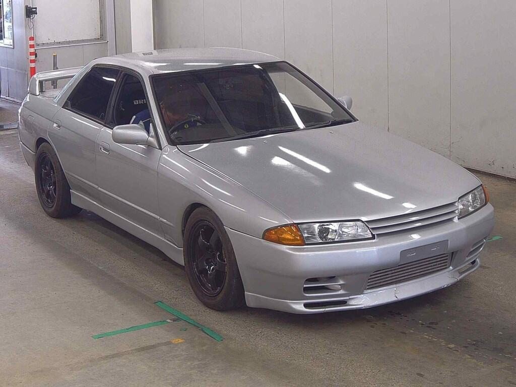 Nissan Skyline 1989 z aukcji japońskiej