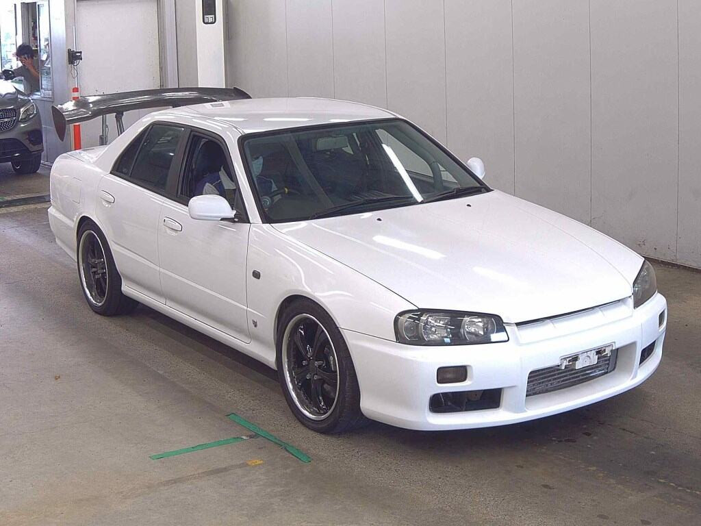 Nissan Skyline 1998 z aukcji japońskiej