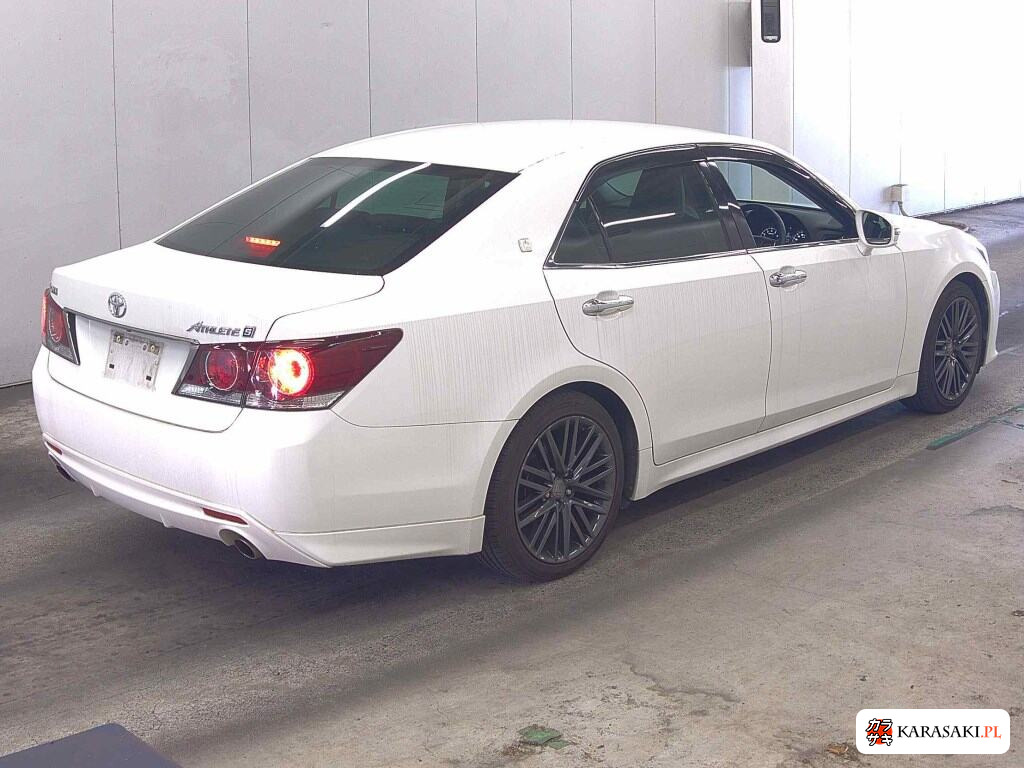 Toyota Crown 2016 z aukcji japońskiej