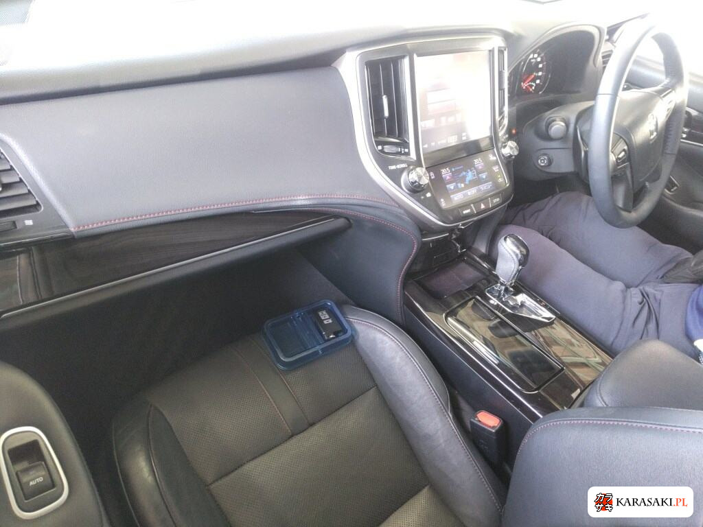 Toyota Crown 2016 z aukcji japońskiej