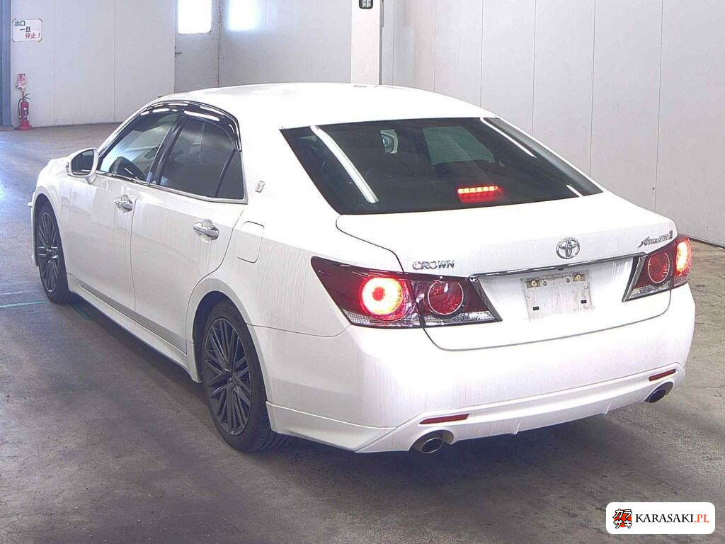 Toyota Crown 2016 z aukcji japońskiej