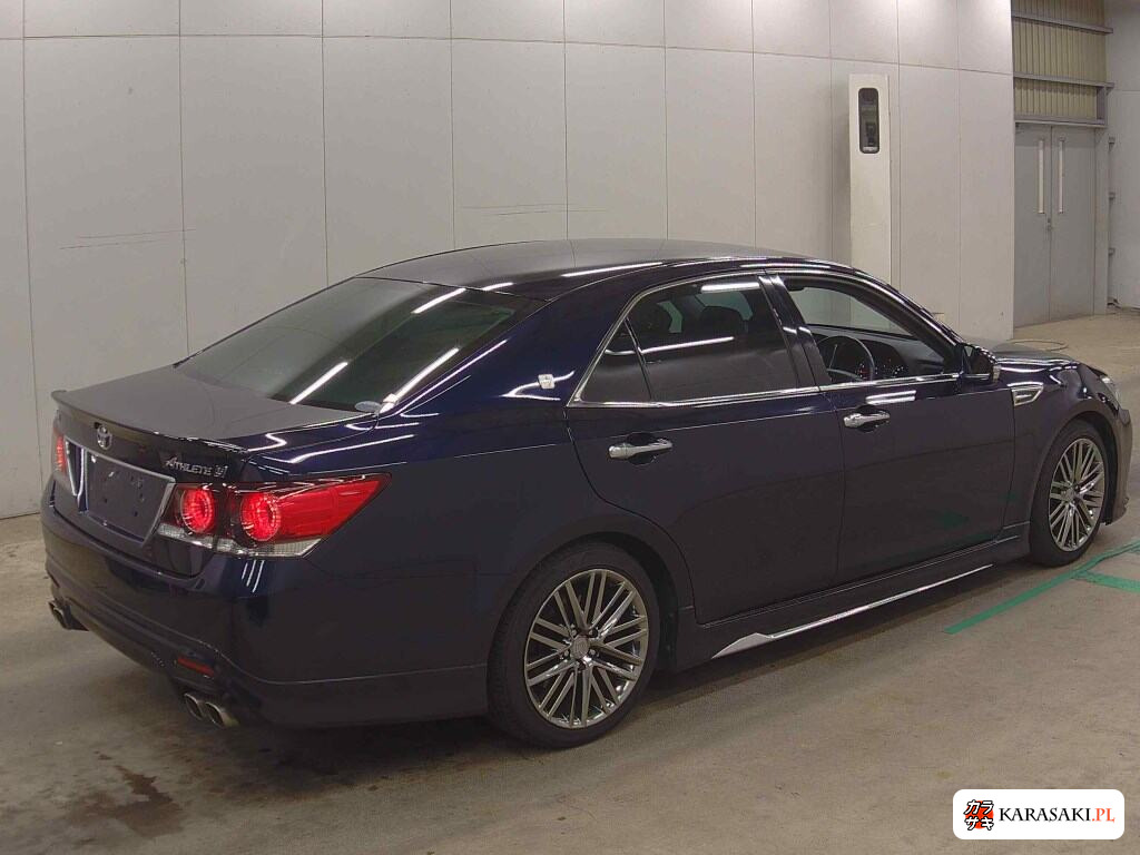 2017 Toyota Crown 4D 4