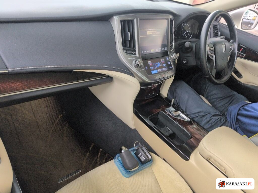 Toyota Crown 2016 z aukcji japońskiej