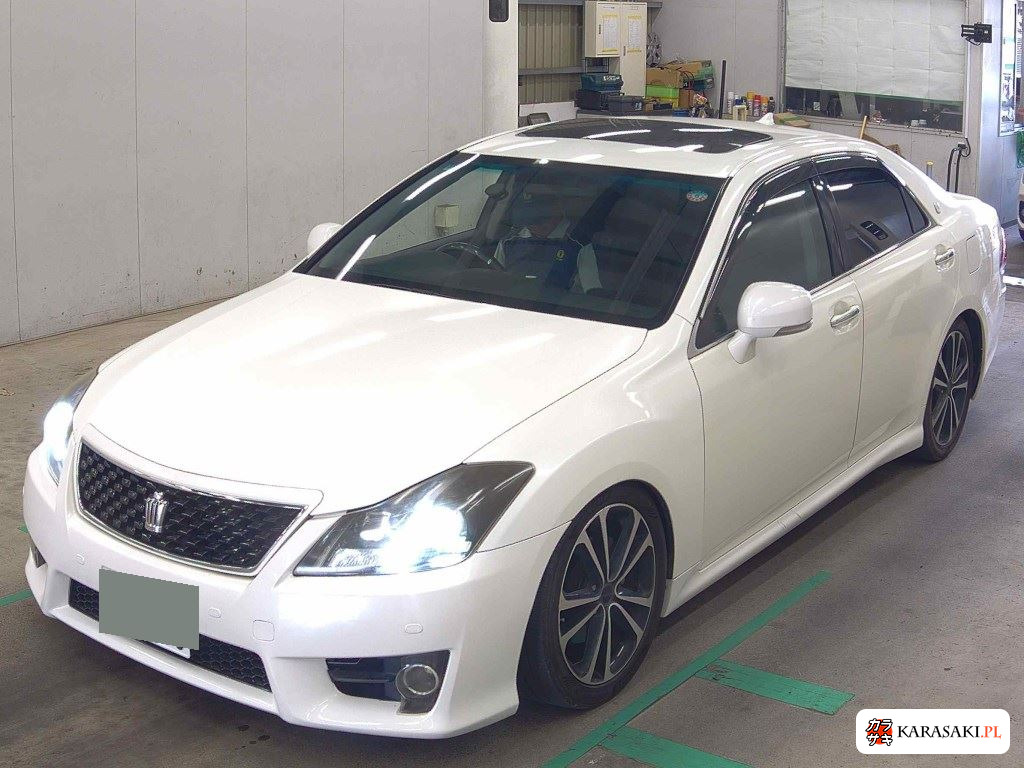 2012 Toyota Crown 4D 3