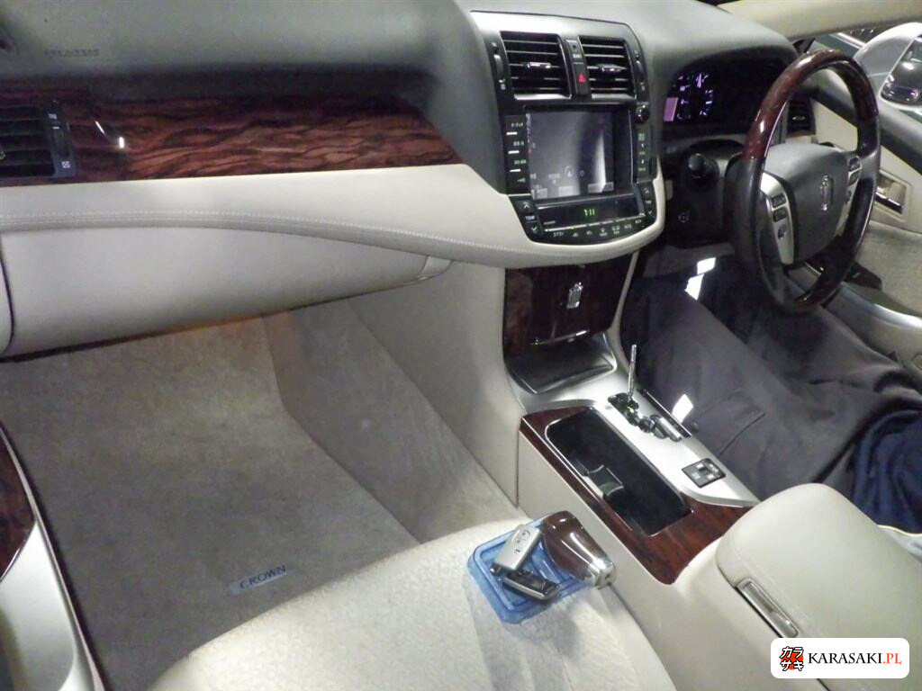 2010 Toyota Crown 4D Royal Saloon 5