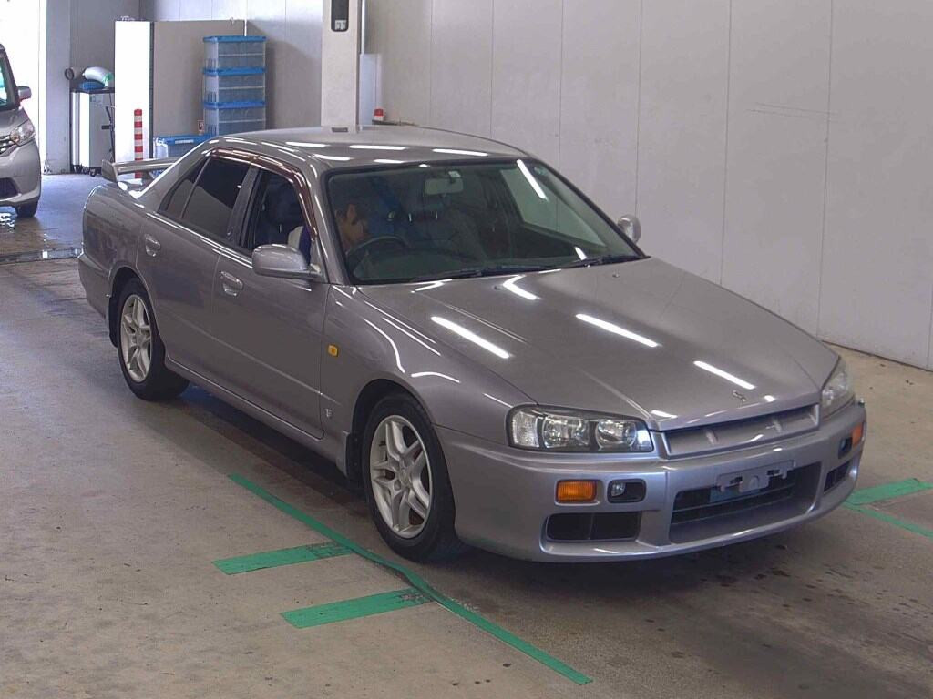 Nissan Skyline 1999 z aukcji japońskiej