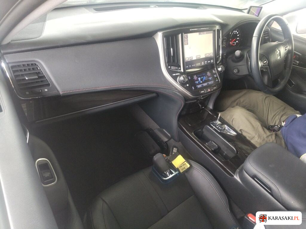 Toyota Crown 2017 z aukcji japońskiej