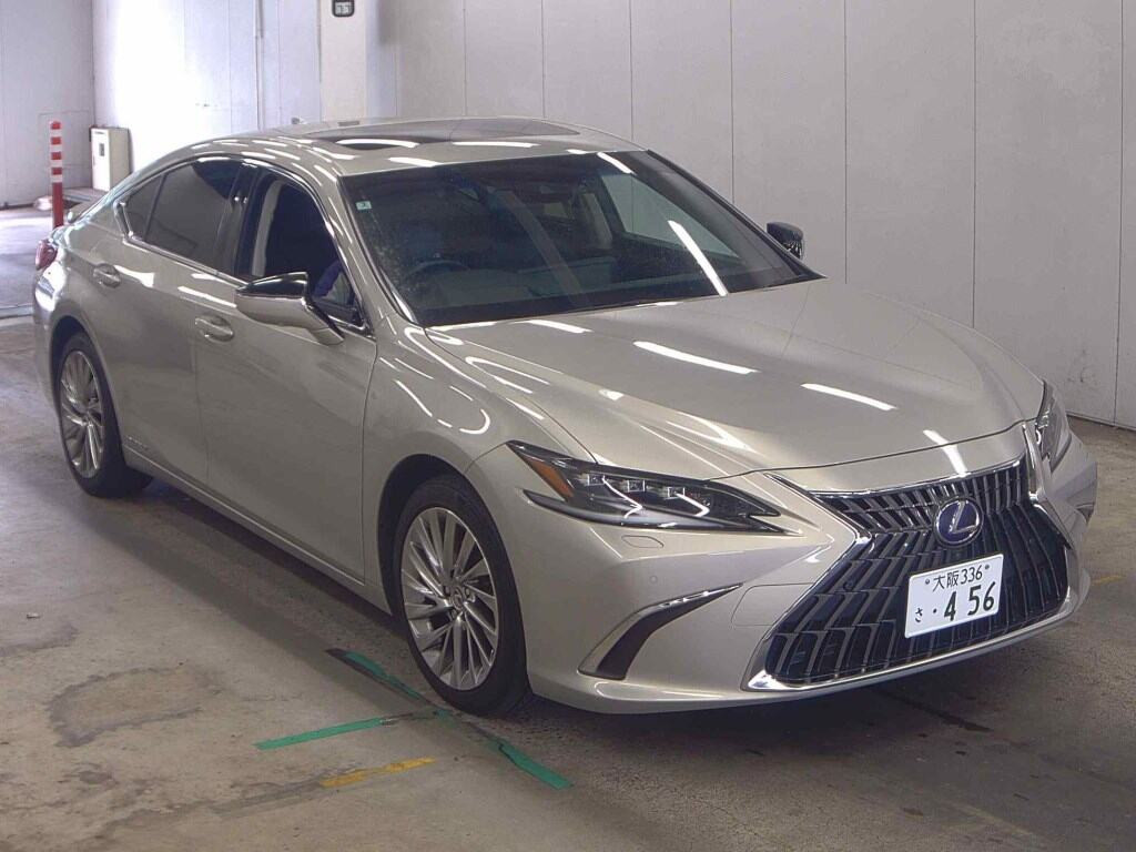 Lexus Es 2021 from a Japanese auction