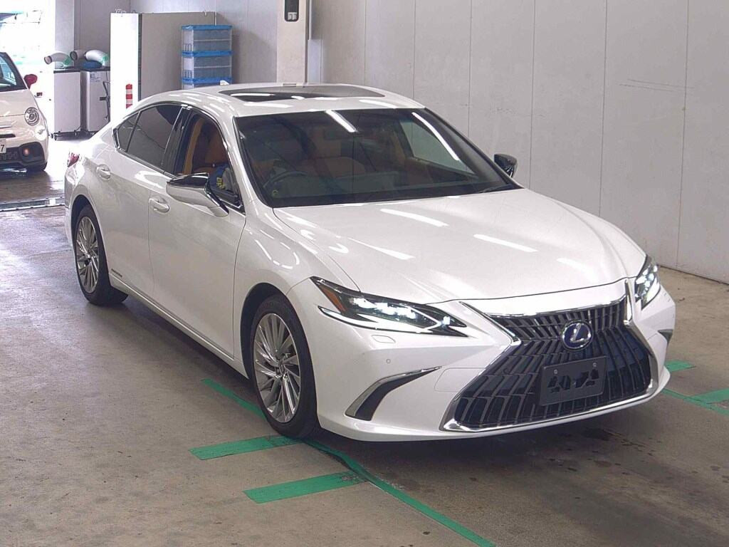Lexus Es 2022 from a Japanese auction