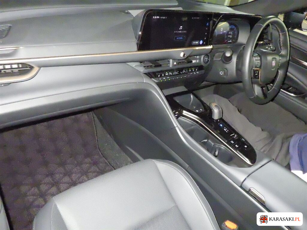 Toyota Crown Crossover 2025 z aukcji japońskiej