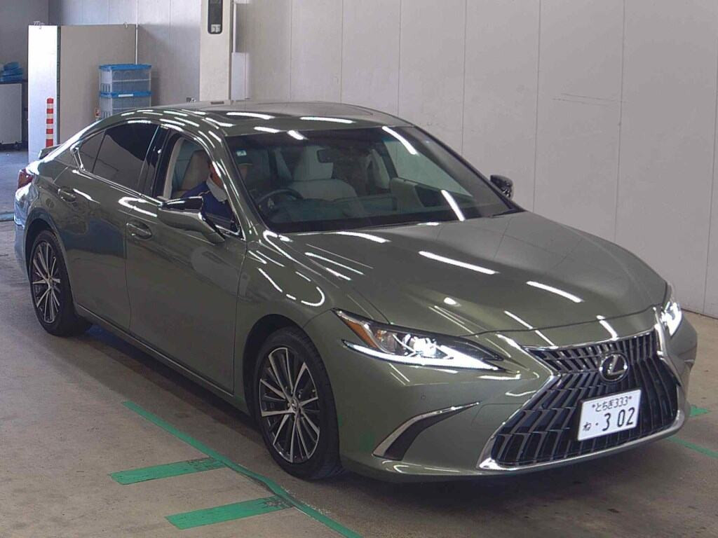Lexus Es 2025 z aukcji japońskiej