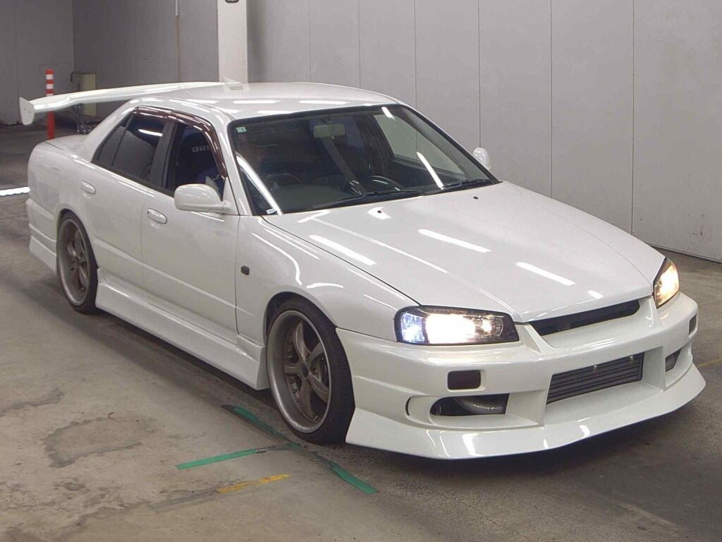 Nissan Skyline 1998 z aukcji japońskiej