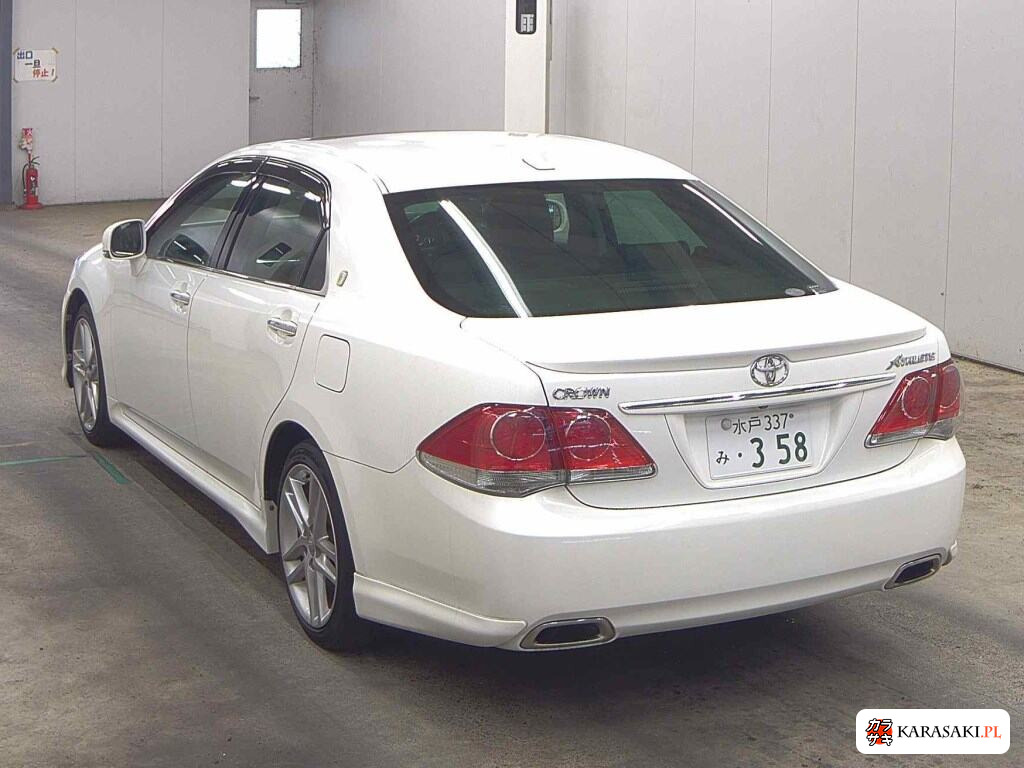 2010 Toyota Crown 4D Athlete 2
