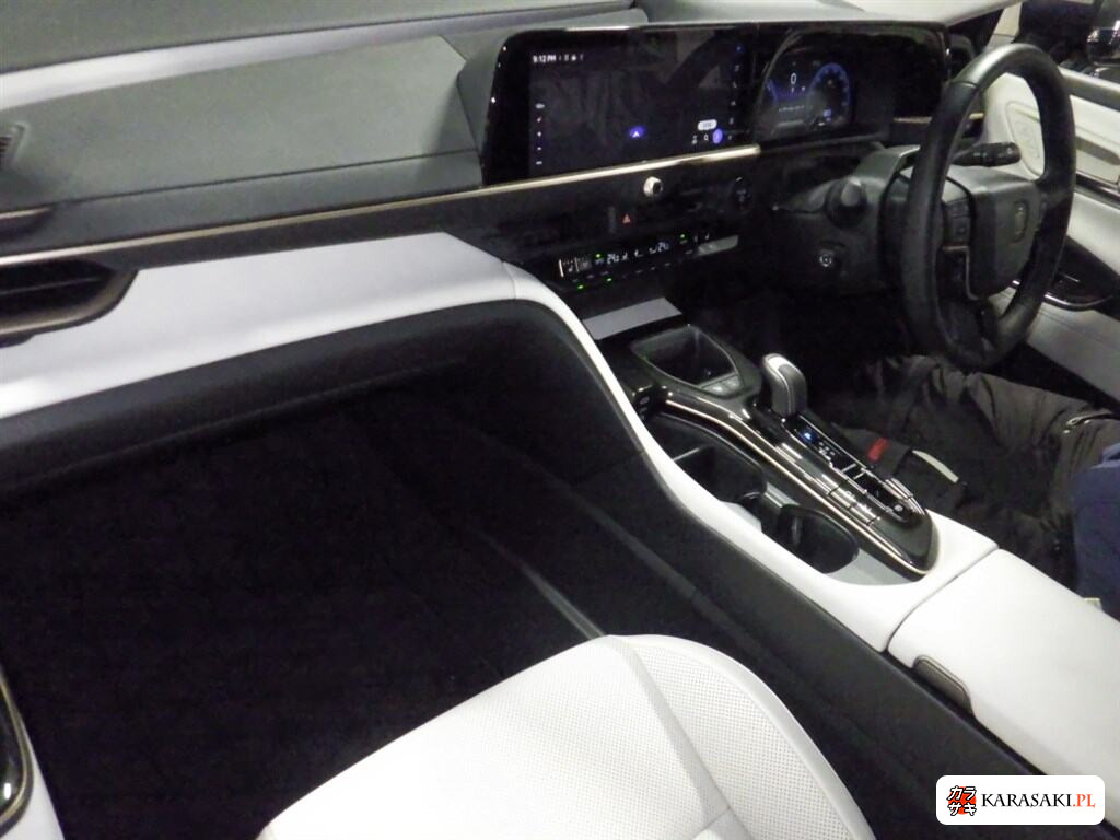 Toyota Crown Crossover 2024 z aukcji japońskiej