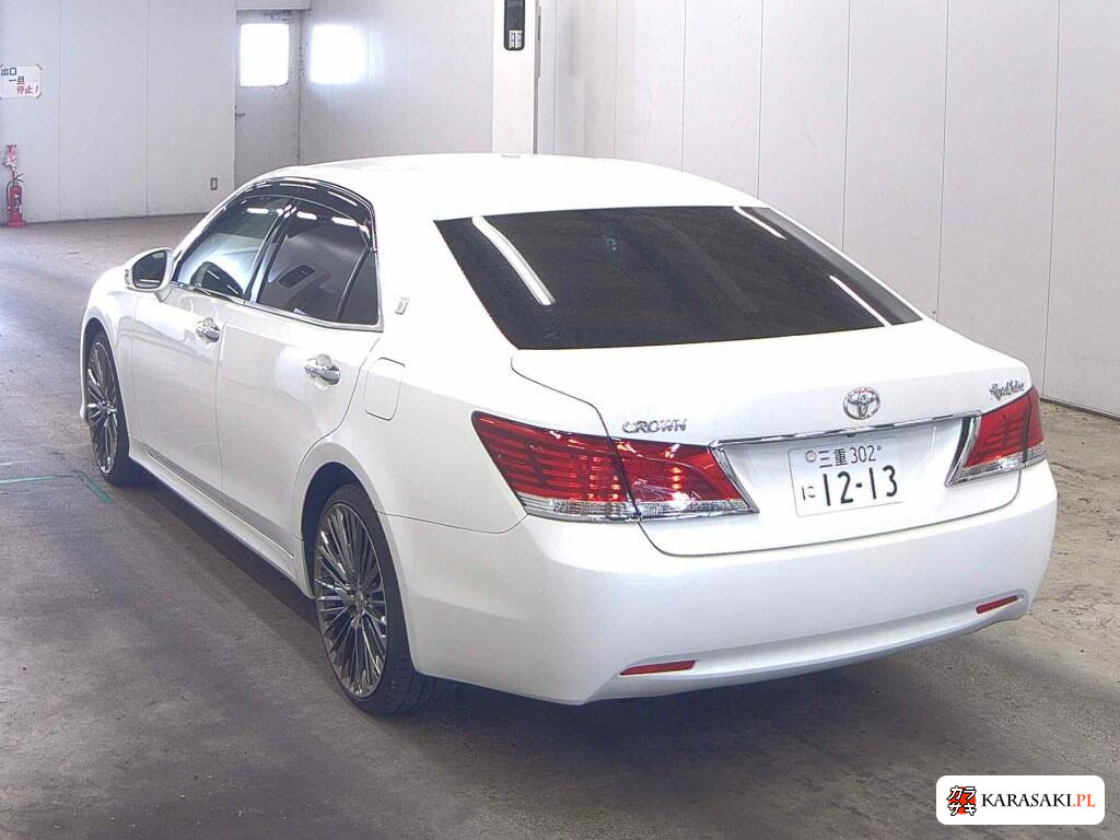 2017 Toyota Crown 4D Royal Saloon 2